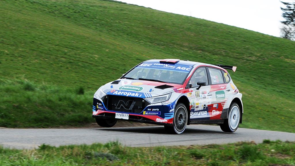 Ib Kragh, Juelsminde og Jeanette Kvick, Holstebro kørte deres Hyundai I20 Rally 2 ind på en generel 2. plads i Dansk Super Rally
(Foto: rallypics.dk / Viggo Johansen)